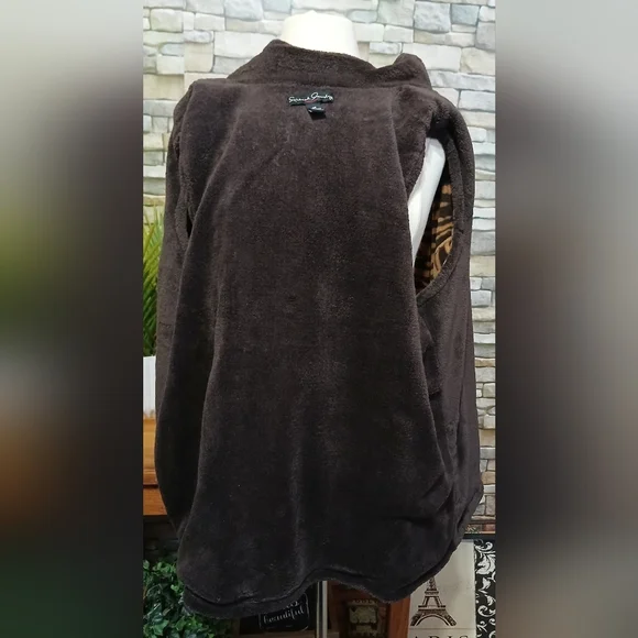 French Laundry 2X Plush Animal Print Zip Up Vest - Picture 3 of 5